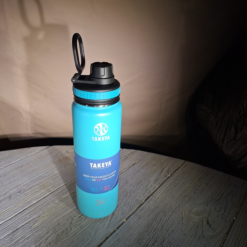 Takeya Blue Insulated Water Bottle 24 Oz./24 Hour Cold/12 Hour Hot